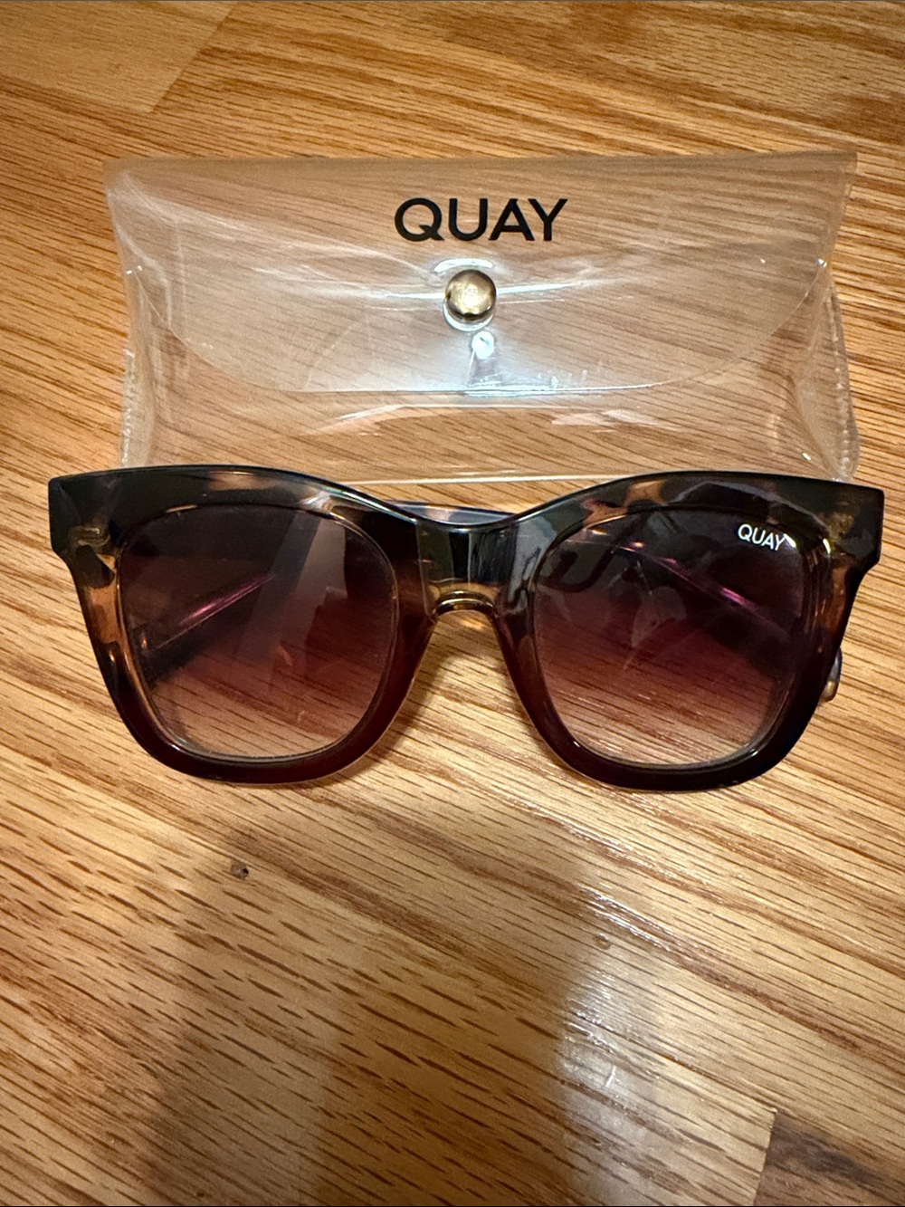 Quay Australia Tortoiseshell Frame with Gradient Brown Lenses